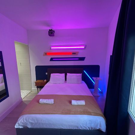 Roma Reva: Design Et Home Cinema Nimes Bagian luar foto