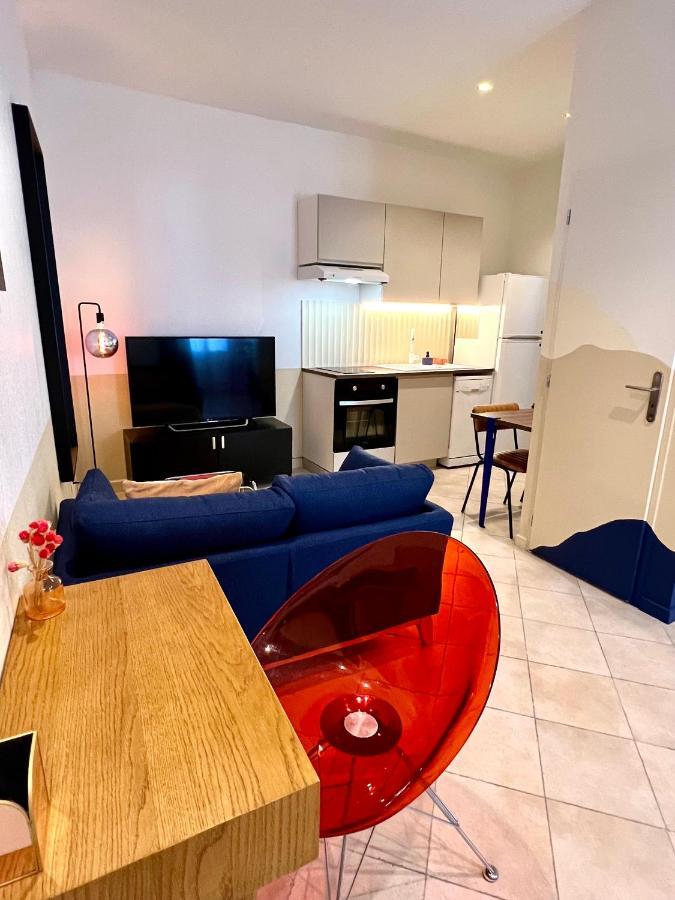 Roma Reva: Design Et Home Cinema Nimes Bagian luar foto