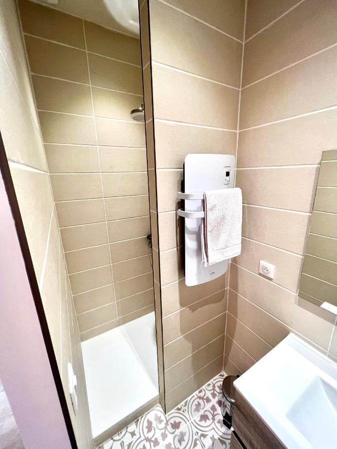 Roma Reva: Design Et Home Cinema Nimes Bagian luar foto