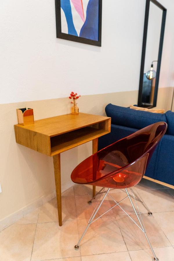 Roma Reva: Design Et Home Cinema Nimes Bagian luar foto