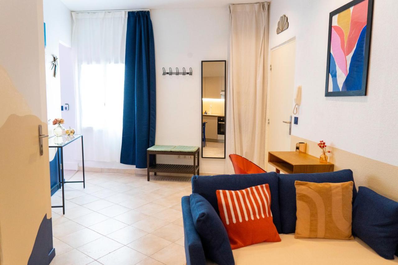 Roma Reva: Design Et Home Cinema Nimes Bagian luar foto