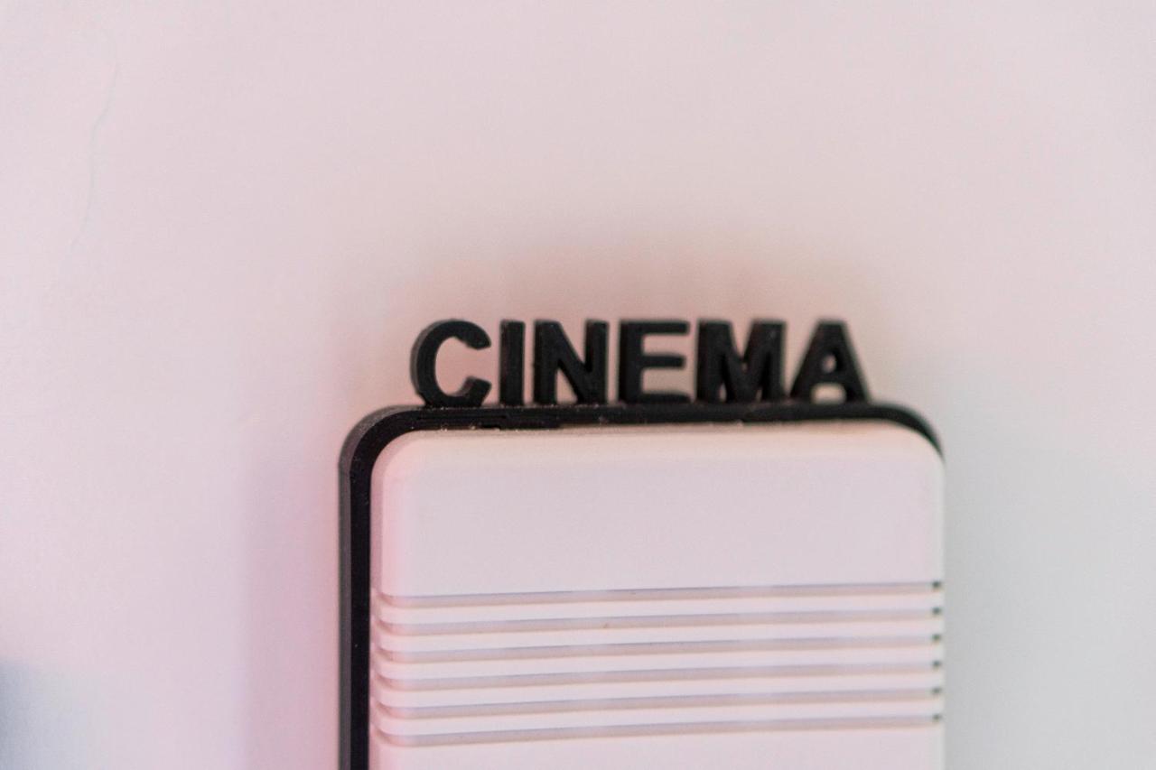 Roma Reva: Design Et Home Cinema Nimes Bagian luar foto