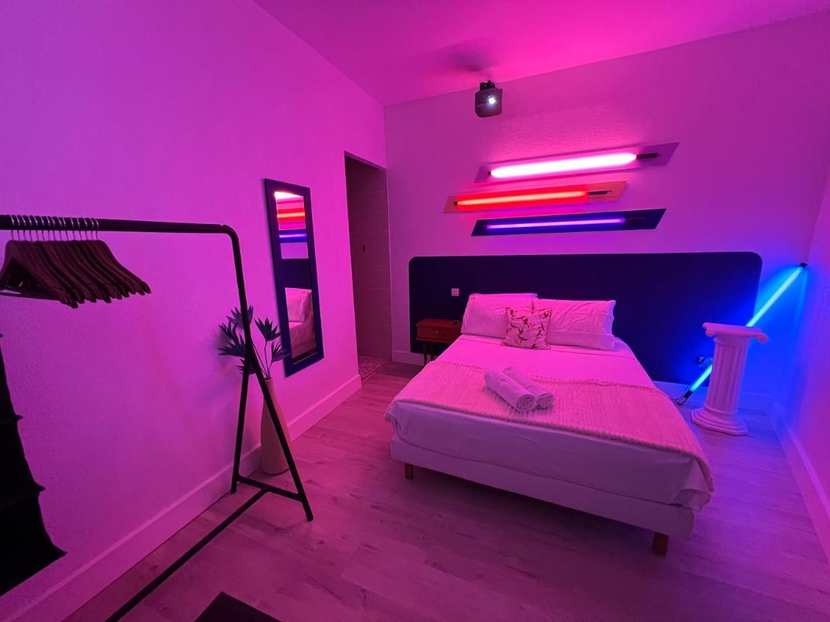 Roma Reva: Design Et Home Cinema Nimes Bagian luar foto