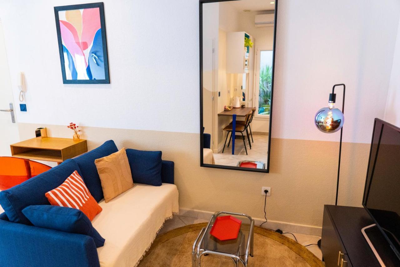 Roma Reva: Design Et Home Cinema Nimes Bagian luar foto