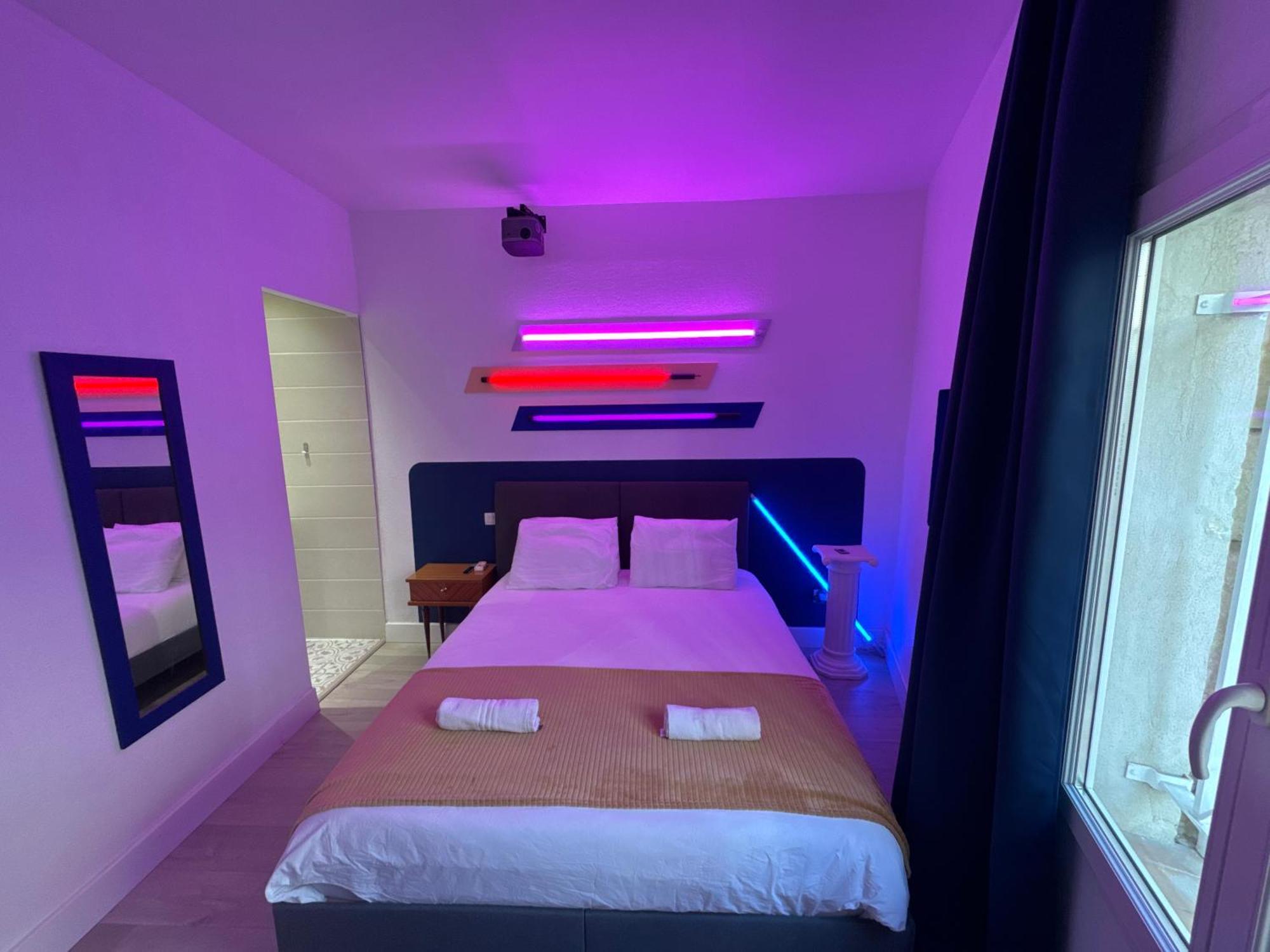 Roma Reva: Design Et Home Cinema Nimes Bagian luar foto